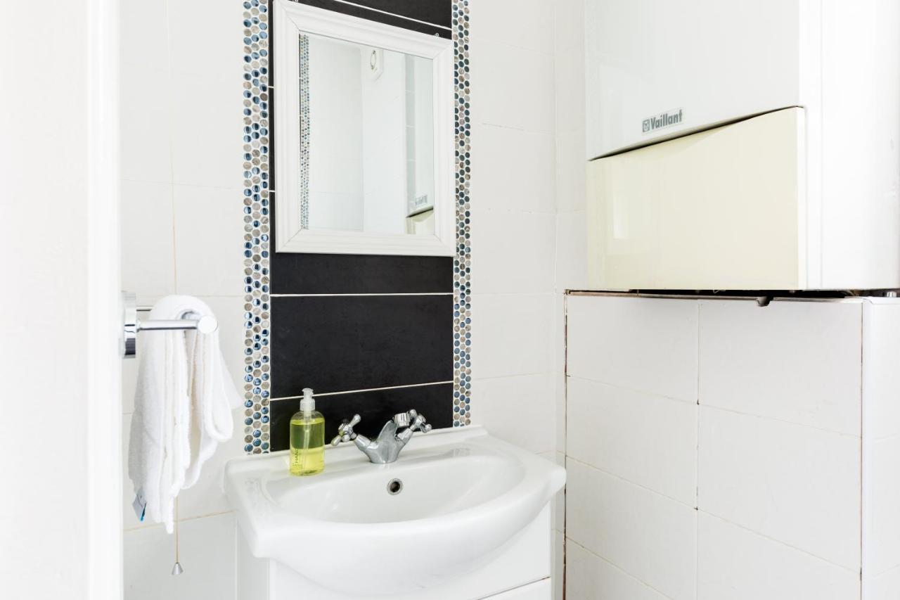 Beautiful 6 Bedroom House For 17 Guests Next To Edgbaston Stadium バーミンガム エクステリア 写真